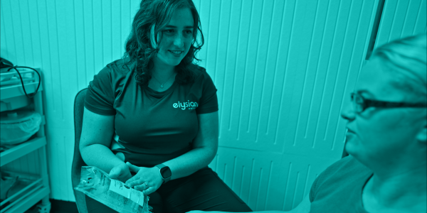 IV therapy practitioner providing an explanation